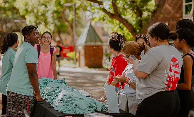 Students at Cardinal Splash event